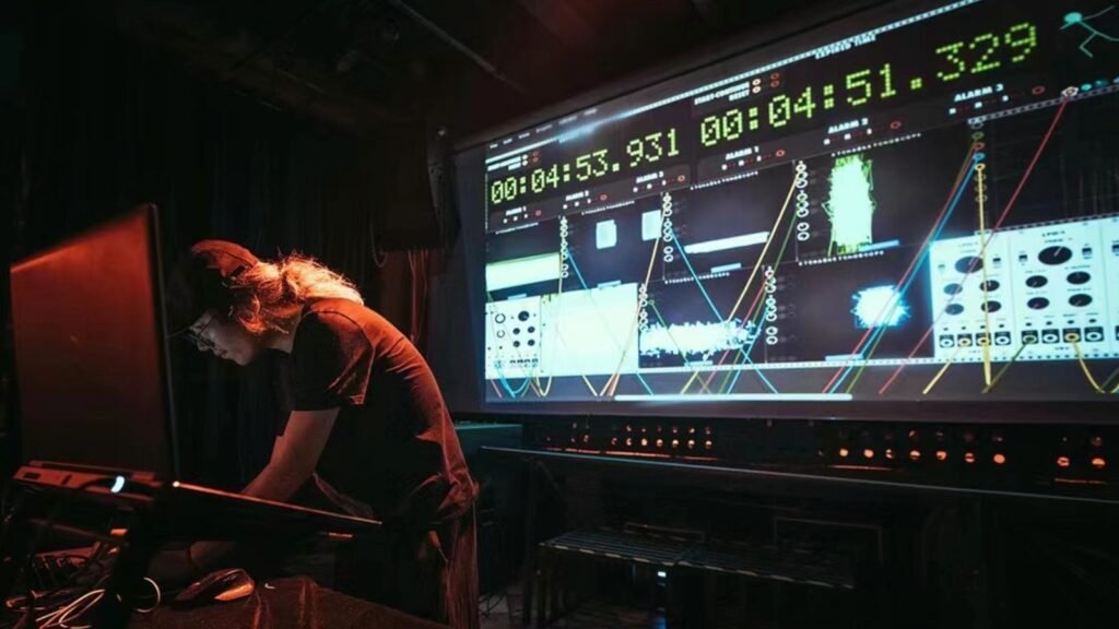 Xam (Xamynot): Creator of Madkidssempire (疯孩帝国) and co-organizer of Modular Commune.