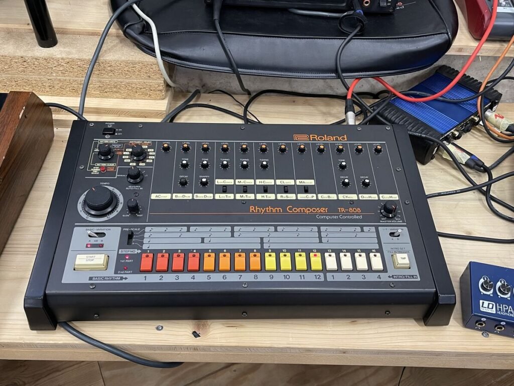 Roland TR-808 drum machine on a desk at the SMEM museum playroom